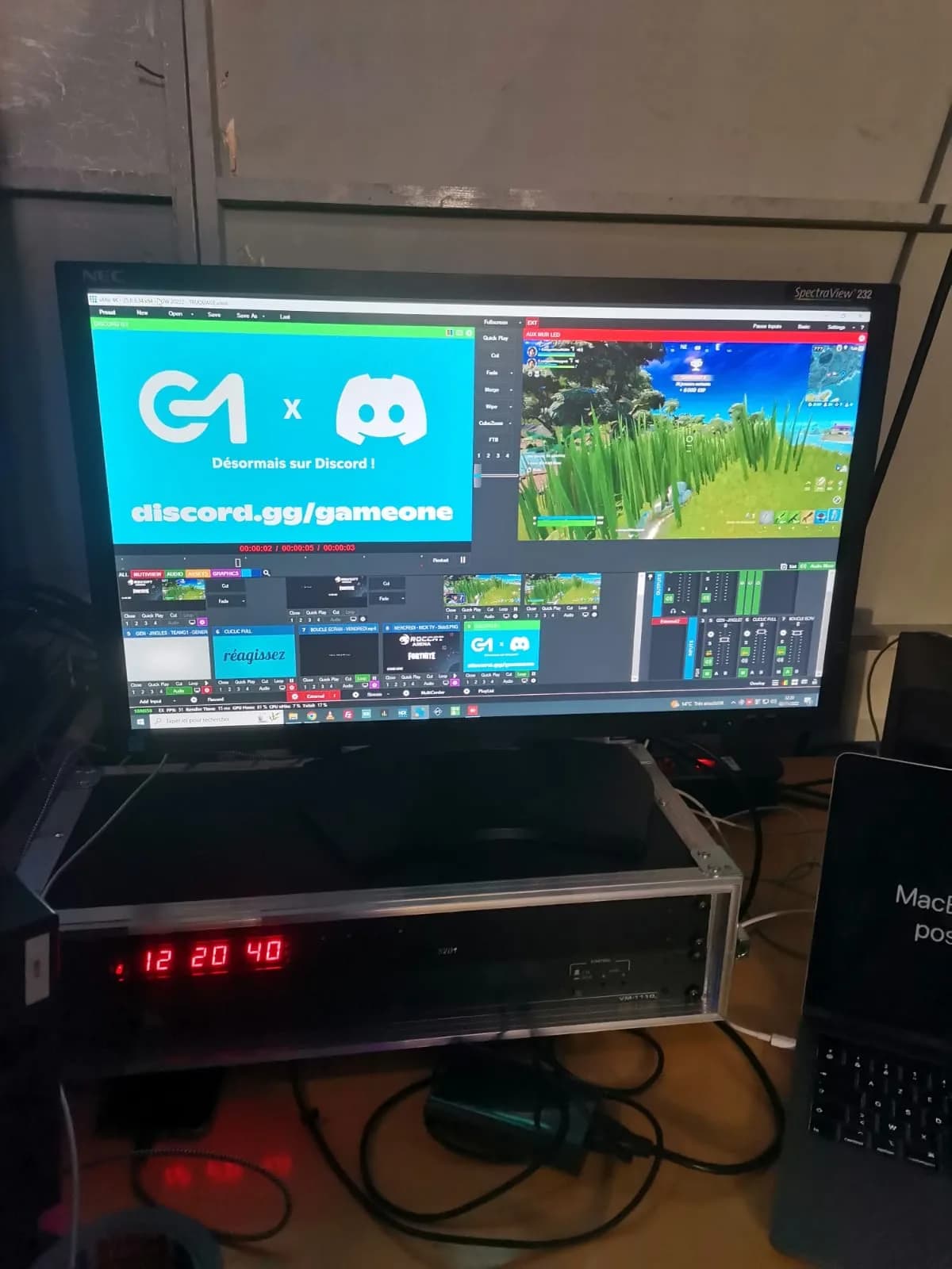 The control screen on the Game One stand at Paris Games Week, showing the channel's Discord invitation.