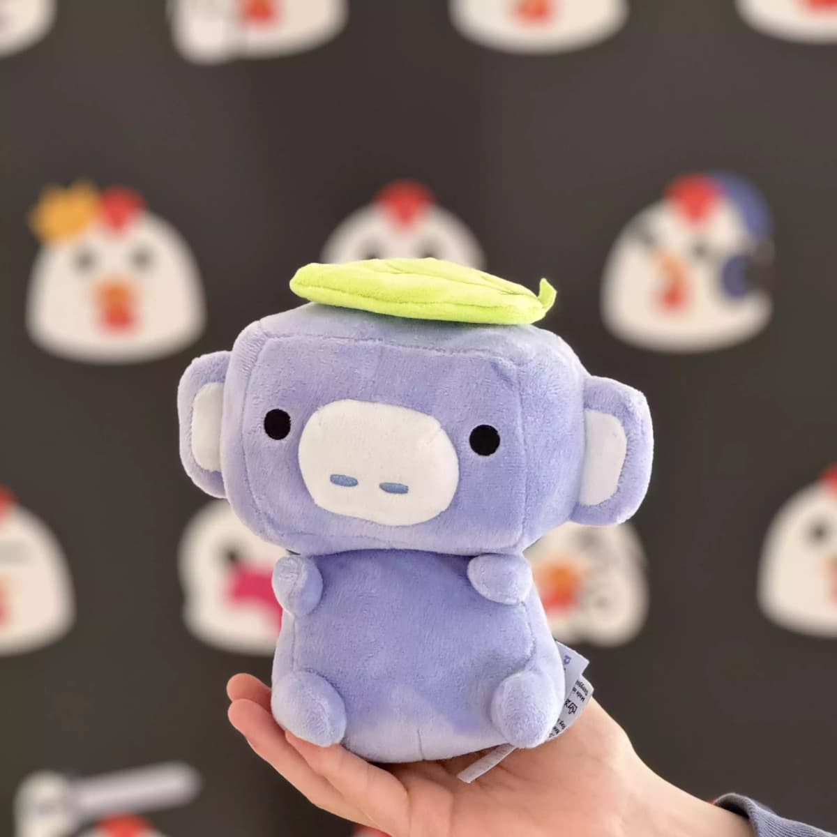 Un portrait de Wumpus, la mascotte de Discord, sur un fond aux couleurs de Slash FR.